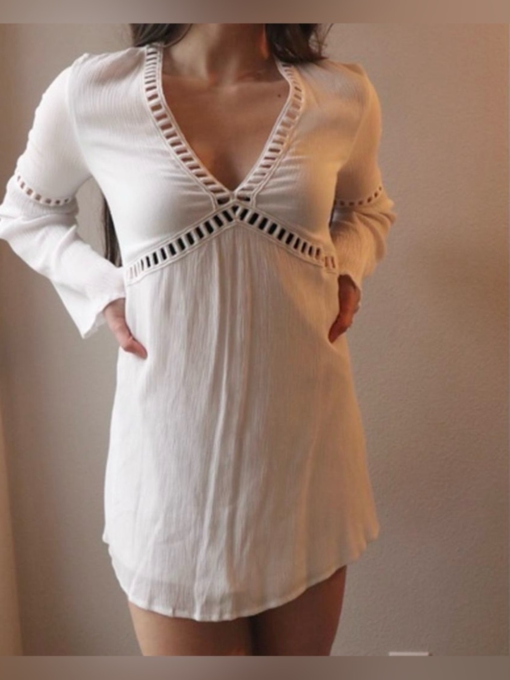 Junior Women's (XL) White V-Neck, Long Sleeve Mini Tunic Dress
